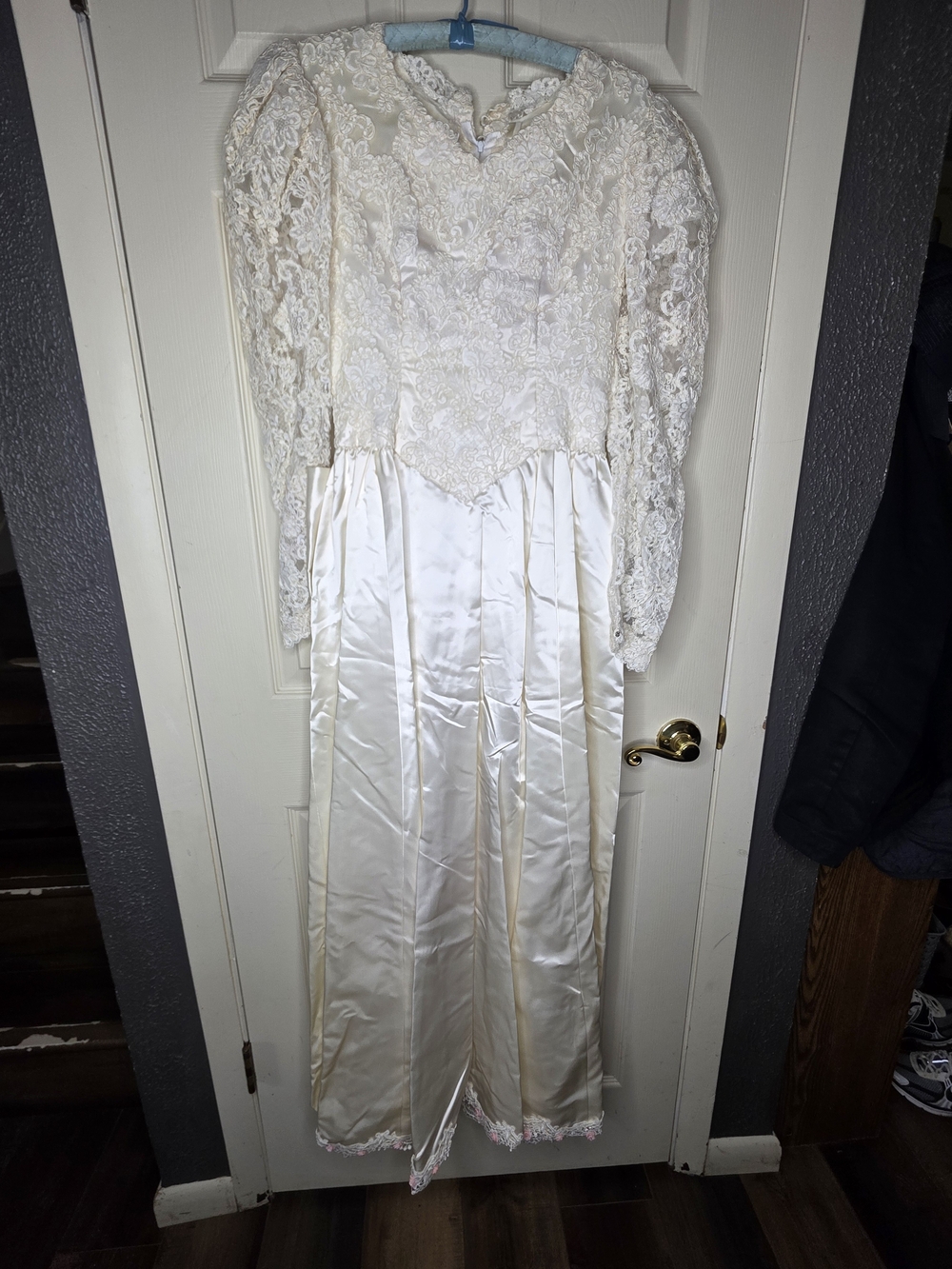 VTG 1980s Alencon Lace Satin Wedding Dress Huge Back Bow Rosette Trim Small